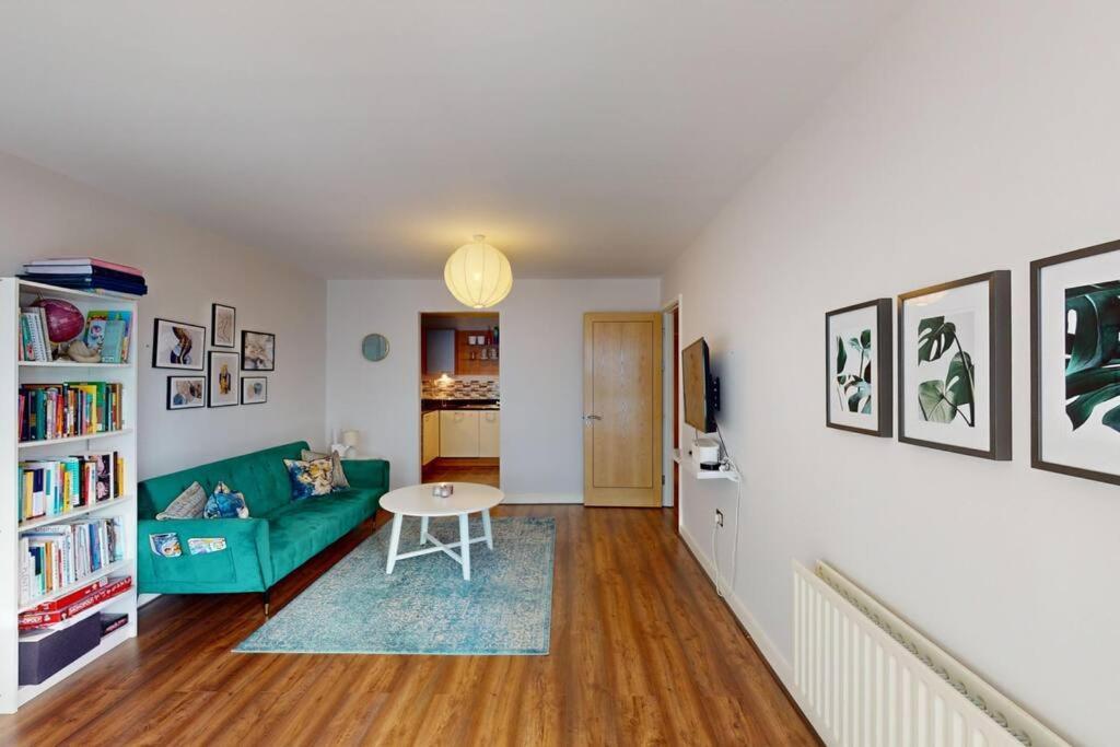 Centrally Located, Comfy 2-bed 2-bath